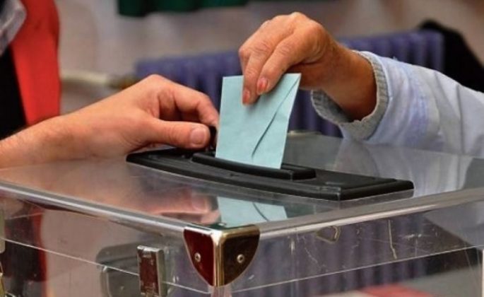 Les élections locales en filigrane