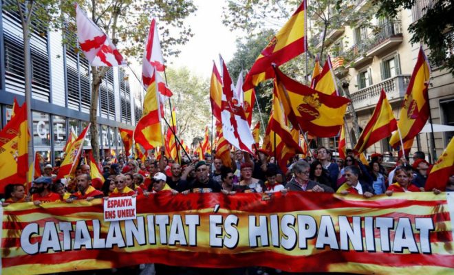 Espagne: les anti-indépendantistes dans les rues de Barcelone