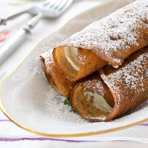 Crêpes roulées, croustillantes, à la pistache
