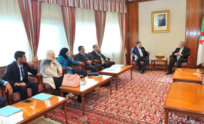 PLF 2018: Ouyahia reçoit des députés indépendants au Palais du gouvernement