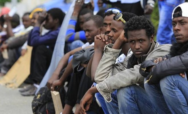 France: une centaine de migrants manifestent à Lille