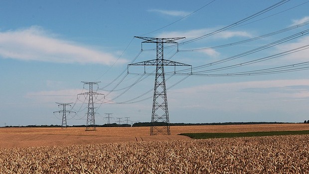 Un pylône électrique plus haut que la tour Eiffel