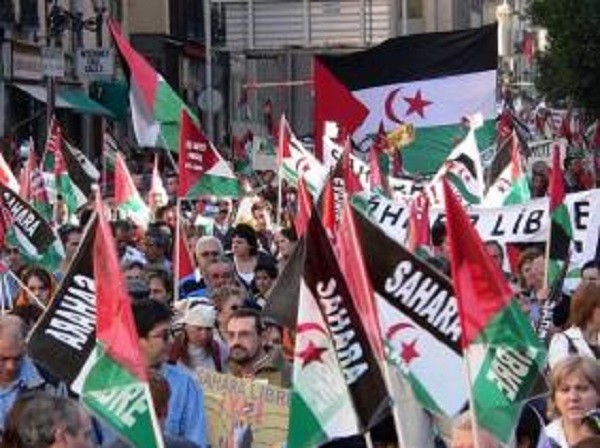 Une délégation canarienne organise un sit-in de solidarité avec les prisonniers politiques sahraouis de Gdeim Izik