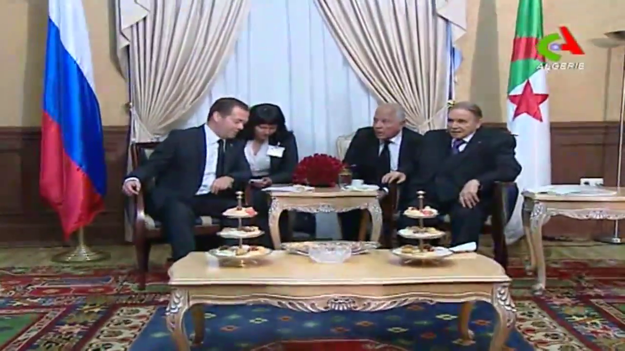 Le Président Bouteflika reçoit le Premier ministre russe