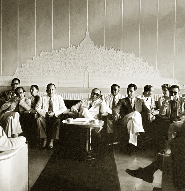 Une délégation du FLN y avait participé: le 18 avril 1955, les non-alignés se réunissaient à Bandung (île de Java, Indonésie)