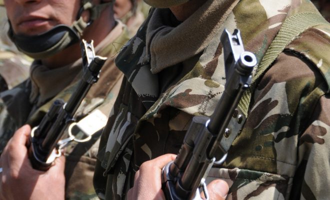 MDN : Découverte d’une cache contenant 2 Kalachnikov et des munitions à Tindouf