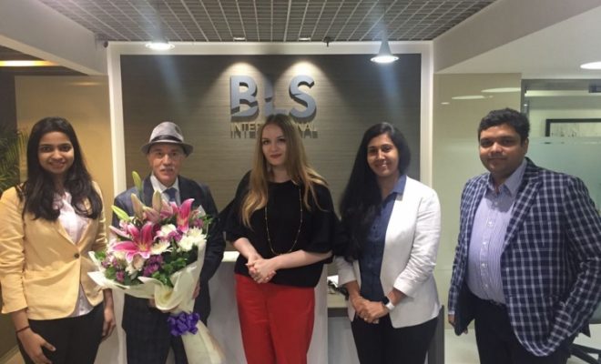 L’Ambassade d’Algérie en Inde signe un contrat avec le prestataire de visas BLS