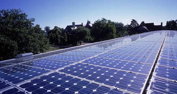 Algérie : une usine de fabrication de panneaux solaires en vue