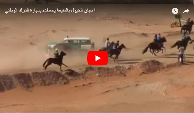 Vidéo- Algérie: Un véhicule de la Gendarmerie percute 4 cavaliers lors d’une course de chevaux