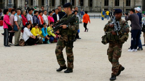 France: des touristes chinois dévalisés près de Paris