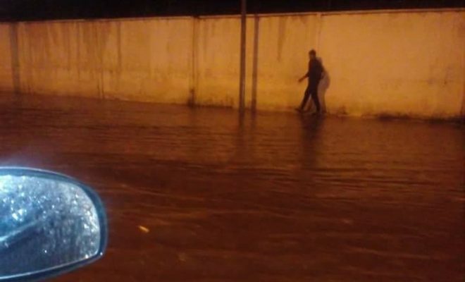 Alger: Plusieurs routes bloquées après quelques minutes de pluie (Vidéo)