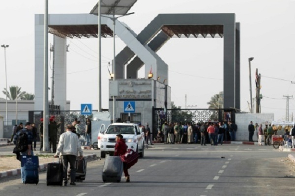 L&rsquo;Egypte ouvre la frontière avec Gaza, des centaines de palestiniens sur le départ