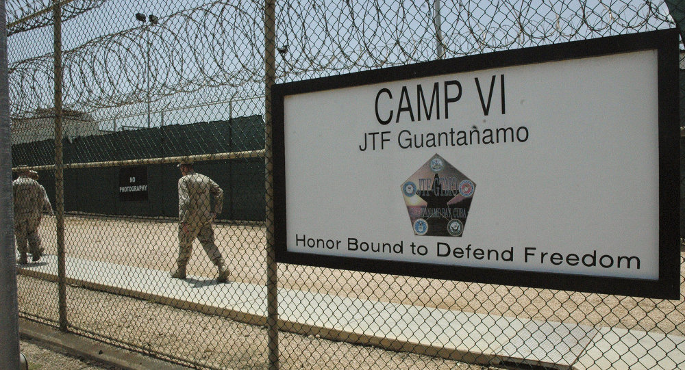 Un ancien détenu algérien à Guantanamo poursuit en justice le Canada
