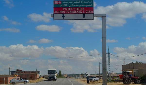 El Tarf : Les Tunisiens de plus en plus nombreux à traverser la frontière