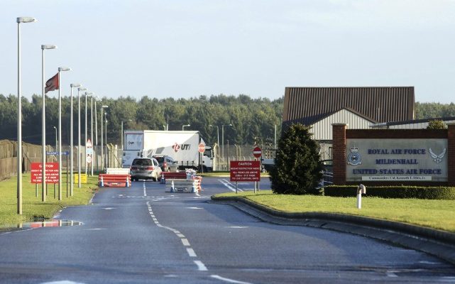 Coups de feu dans une base américaine en Angleterre, un homme arrêté