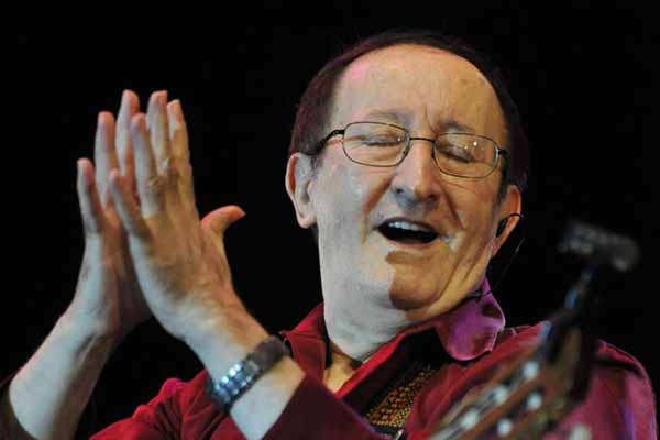 Idir: « Les revenus de ma tournée en Algérie vont vers des actions caritatives »