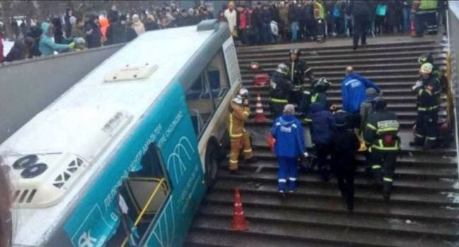 Vidéo-Un autobus fonce dans un passage souterrain à Moscou: au moins 5 morts