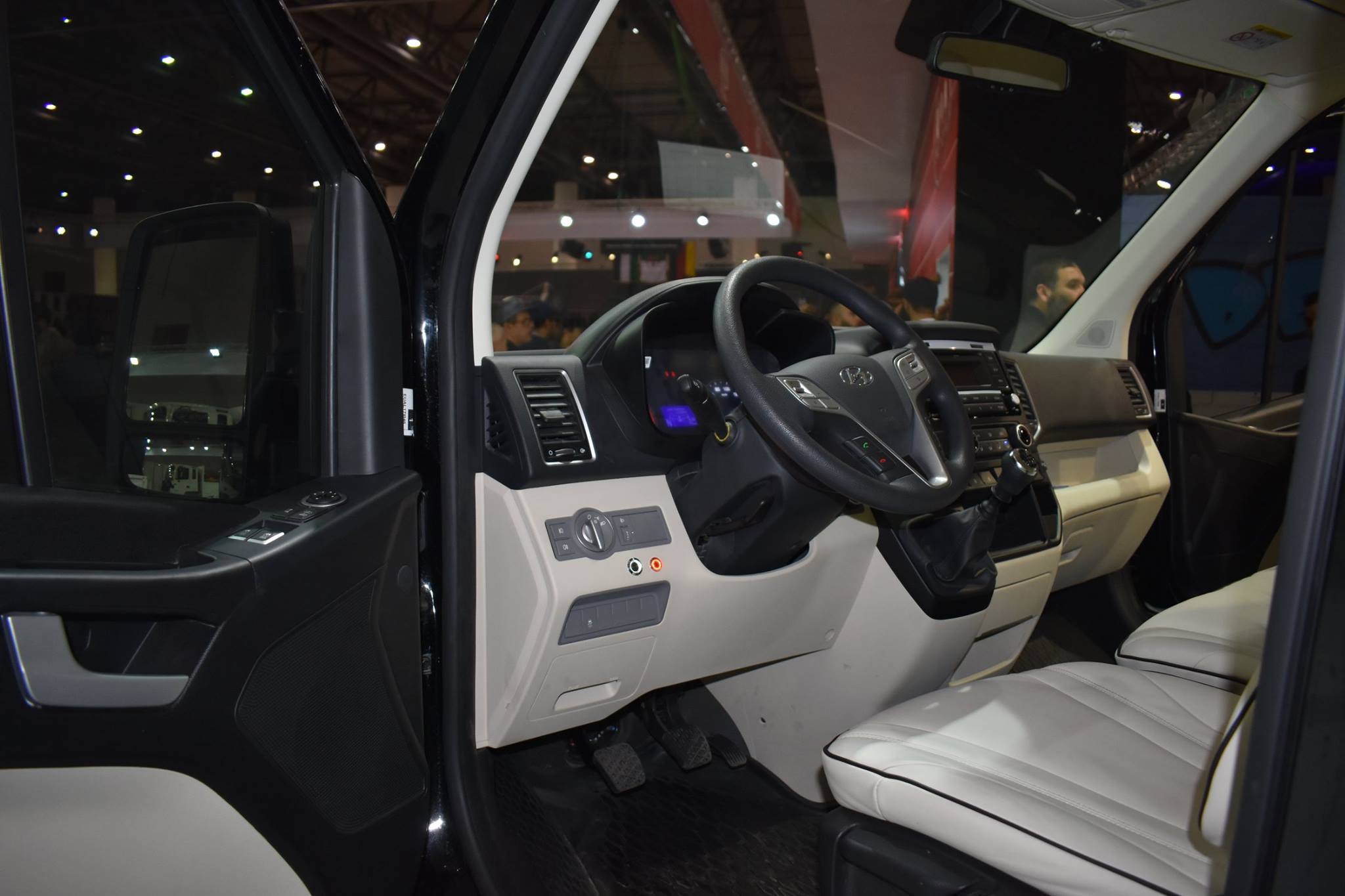 Autowest 2017 : Global Motors Industries présente le Hyundai H350 Limousine