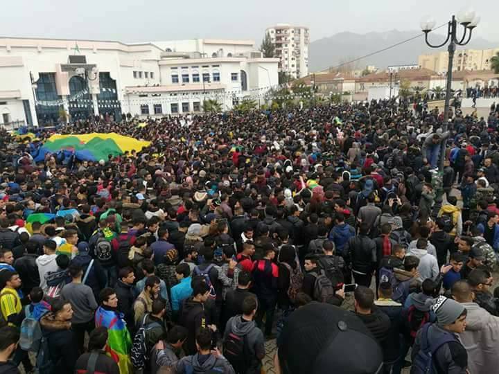 Ath-Leqsar et Ath-Rached – Les lycéens et collégiens en grève: Marche pour la généralisation de tamazight