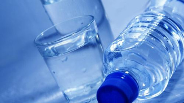 Encore des doutes sur l’eau minérale