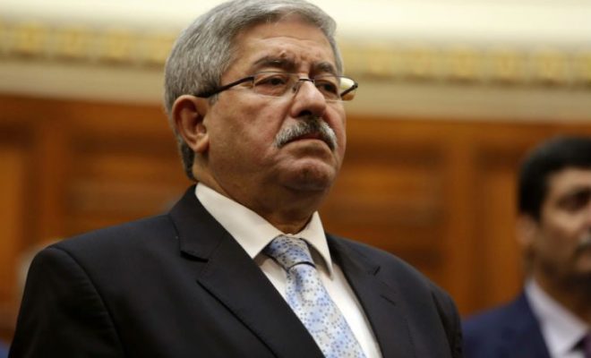 Ahmed Ouyahia reçoit le président de la Commission des affaires étrangères de la Grande Assemblée turque