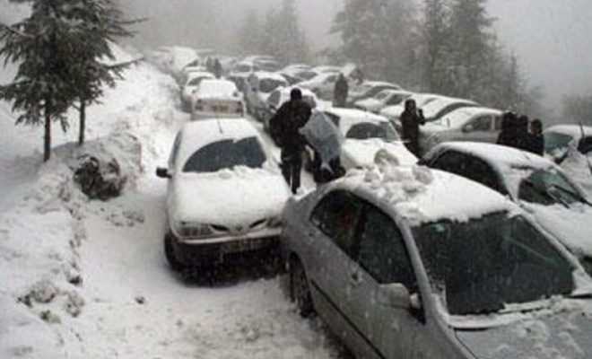 Chute de neige : plusieurs routes barrées à Tizi_ouzou et Bouira