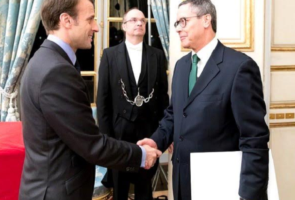 L’ambassadeur Mesdoua présente ses lettres de créance à Macron