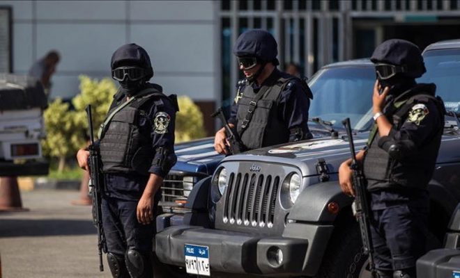 Egypte: des hommes masqués ouvrent le feu sur un café, trois morts