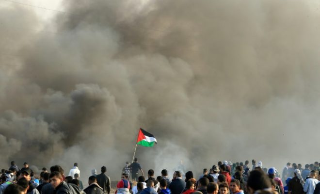 Gaza : un Palestinien décède de ses blessures après des heurts