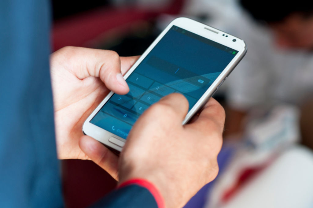 La France interdit le portable dans les collèges