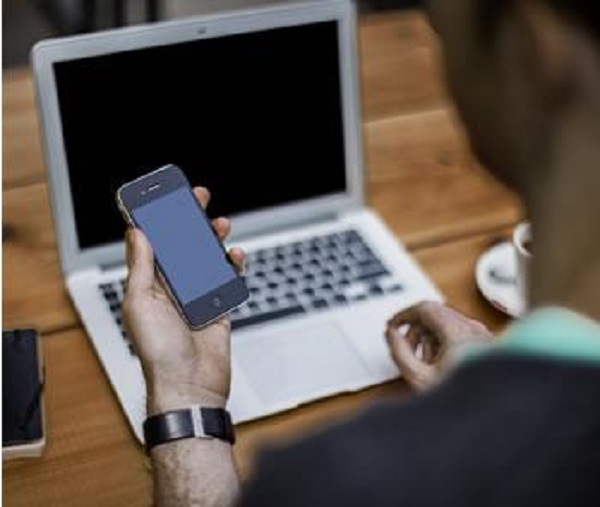 Outil de déstabilisation des etats et terrain de chasse des délinquants : L&rsquo;Internet: ennemi public n°1