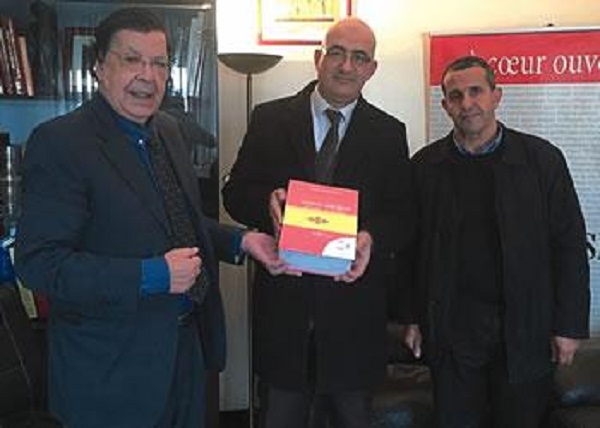 Le 1er grand dictionnaire en tamazight remis à Ahmed Fattani