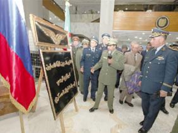 Inauguration d’une exposition à Oran à l’occasion du 60e anniversaire de la coopération militaire algéro-russe dans le domaine de l’aviation
