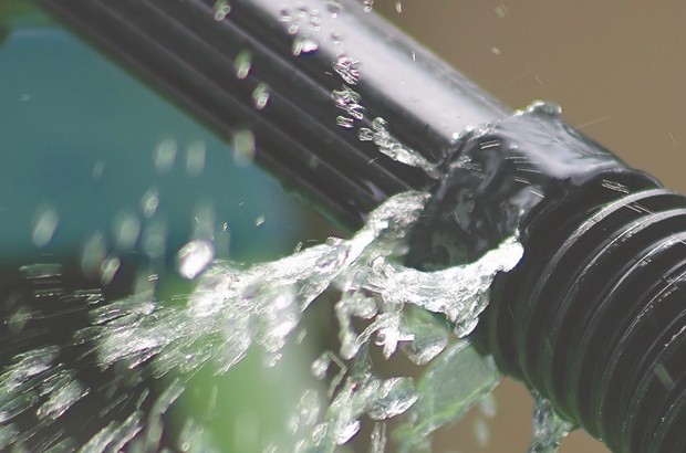 Fuites d’eau potable à Sour El-Ghozlane : Les services compétents sans réaction