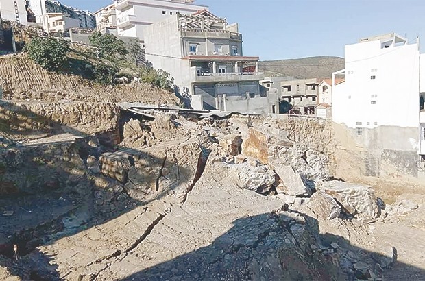 Affaissement de la route desservant le quartier de Sidi Aïssa : Les travaux de fouilles seraient en cause
