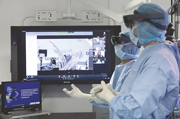 Une opération chirurgicale connectée : Une première dans le monde