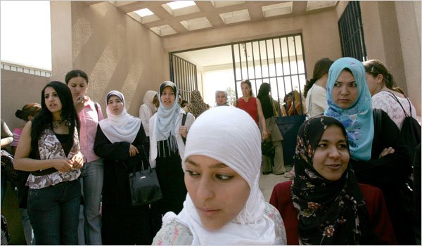 En grève depuis 19 jours, les étudiants de l’ENS menacent d’investir la rue