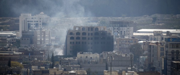 L’Arabie saoudite bombarde Sanaa pour soutenir les partisans de Ali Abdallah Salah contre les Houthis