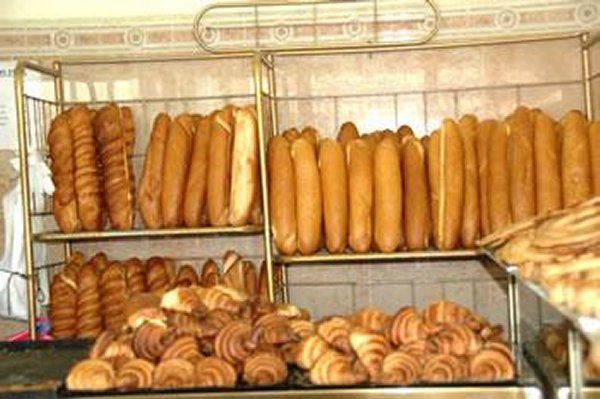 Les algériens refusent que leur baguette de pain fasse l’objet de chantage : Ne touchez pas au sacré!