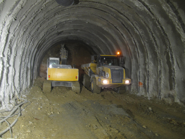 Travaux de creusement d&rsquo;un tunnel ferroviaire sous la rocade Dar el Beida-Ben Aknoun