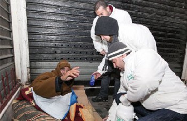 Tiaret: Par un froid glacial, deux femmes dans la rue