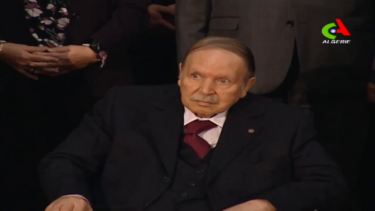 Bouteflika instruit le gouvernement à créer une académie algérienne de Tamazigh