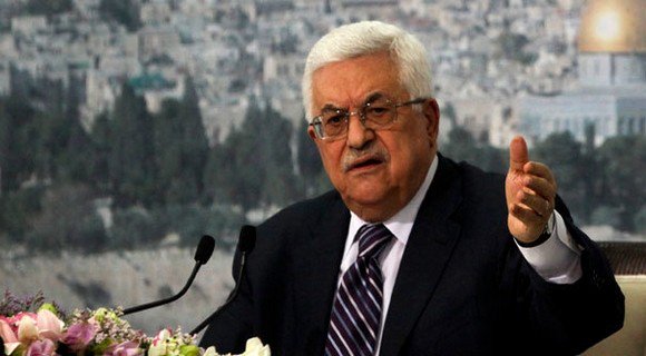 Mahmoud Abbas qualifie l&rsquo;offre de paix de Trump de « claque du siècle »