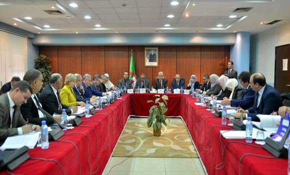 Bedoui: le ministère de l&rsquo;Intérieur « n&rsquo;abandonnera pas les titulaires des contrats du pré-emploi »