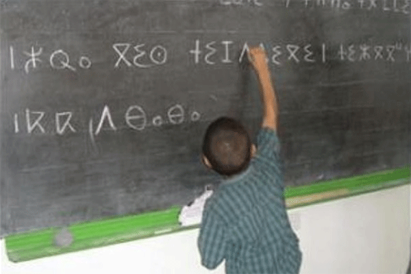Ouyahia :«De nouveaux postes pour enseigner le Tamazight»