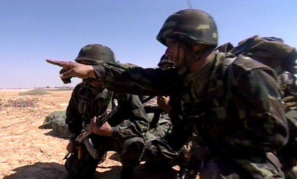 Tindouf : Deux pistolets mitrailleurs, 2 chargeurs et une quantité de munitions découverts