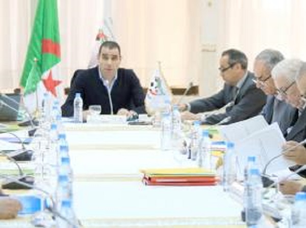 Différend FAF-LFP : l&rsquo;instance fédérale invite les clubs professionnels à une réunion imminente