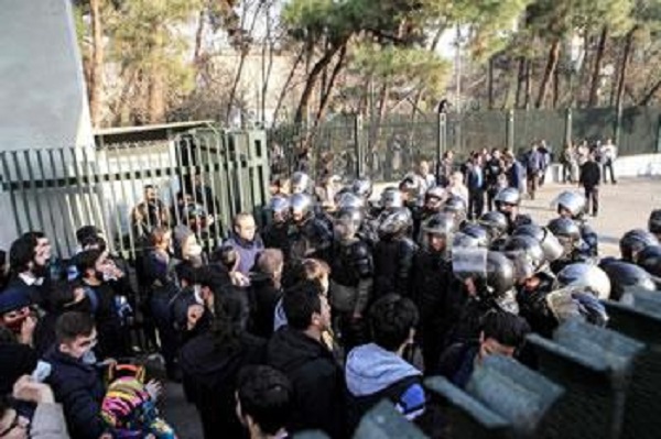 Des manifestations violentes ont fait 12 morts en iran : Qui veut la fin des ayatollahs?