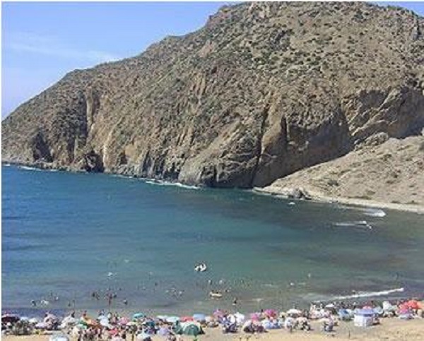 Paysage carte postale de la kabylie maritime : 48 heures dans le berceau de l’art