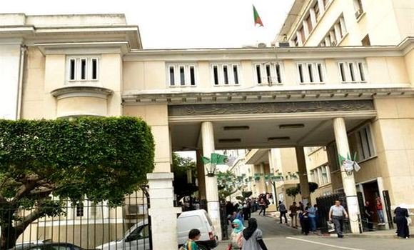 Rentrée universitaire 2018-2019: réception de 99.000 sièges pédagogiques et plus de 30.000 lits